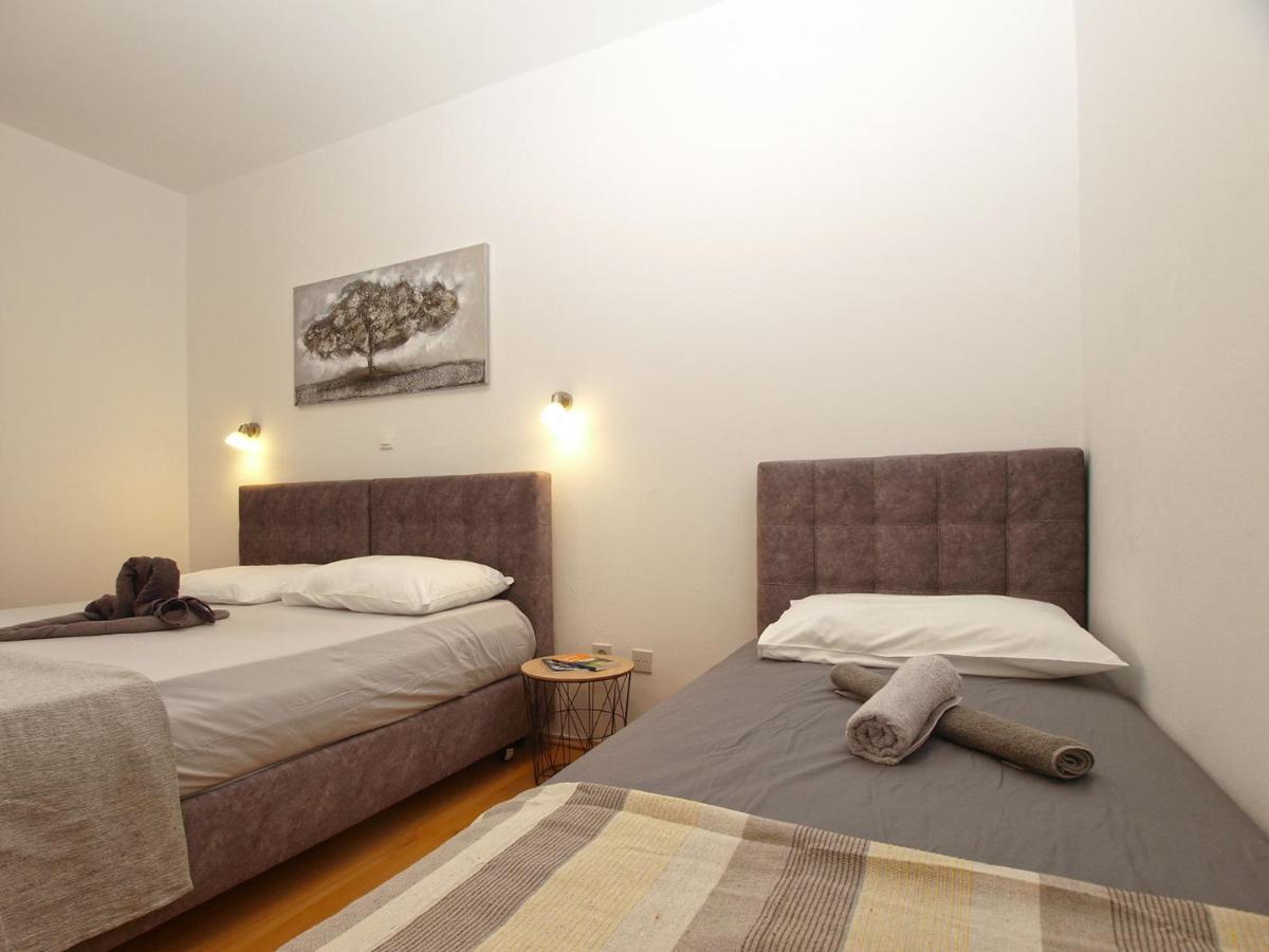 Apartments Biskupije 810 Медулин Экстерьер фото