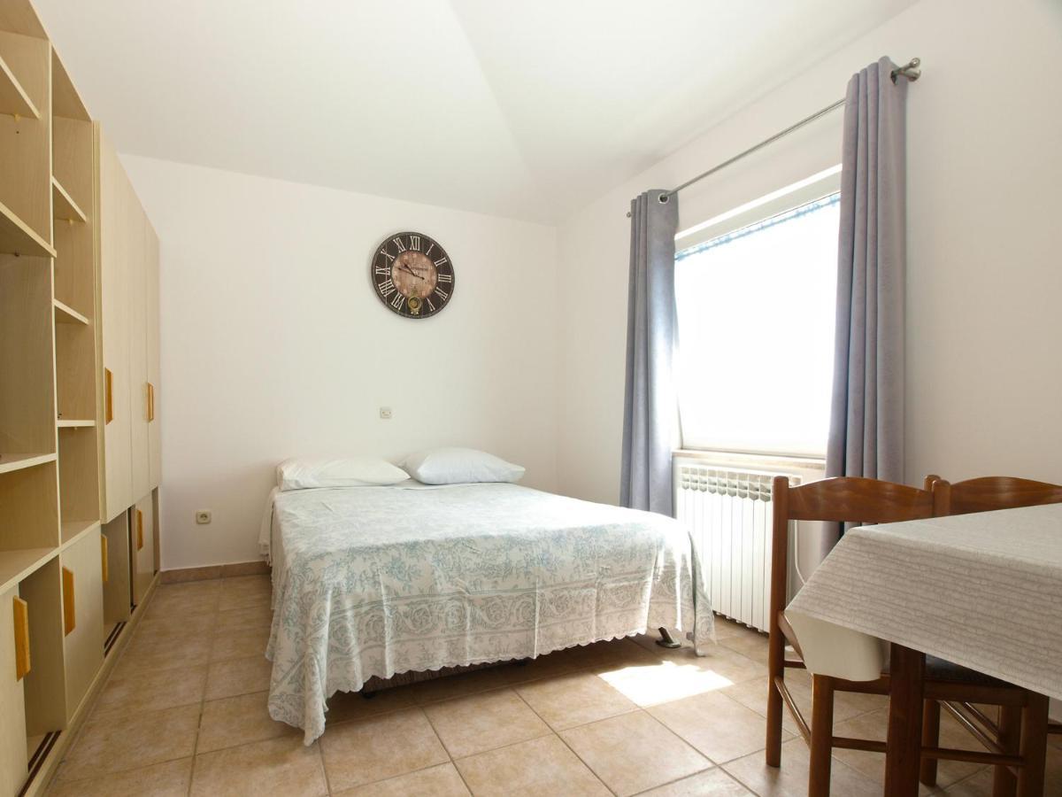 Apartments Biskupije 810 Медулин Экстерьер фото
