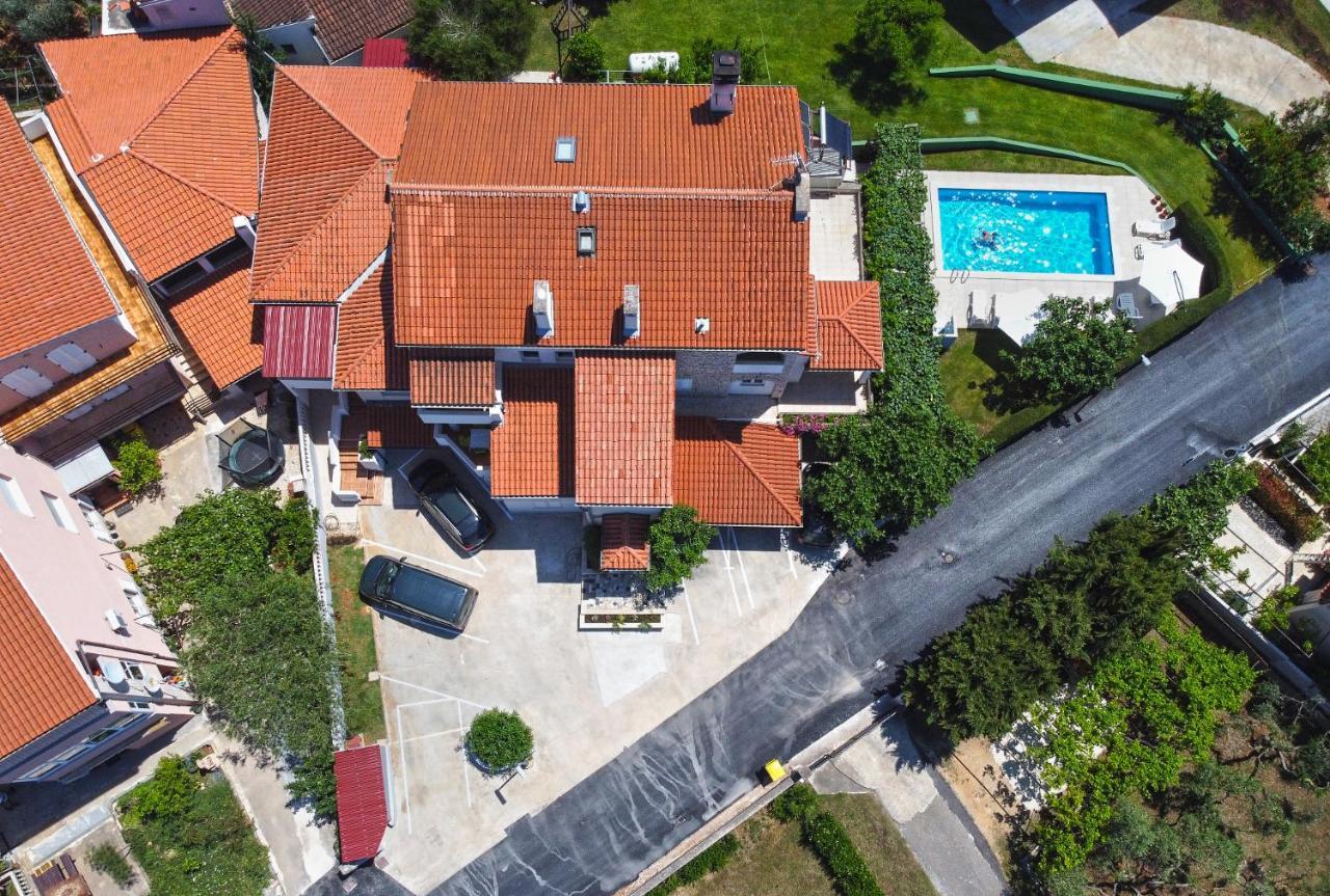 Apartments Biskupije 810 Медулин Экстерьер фото