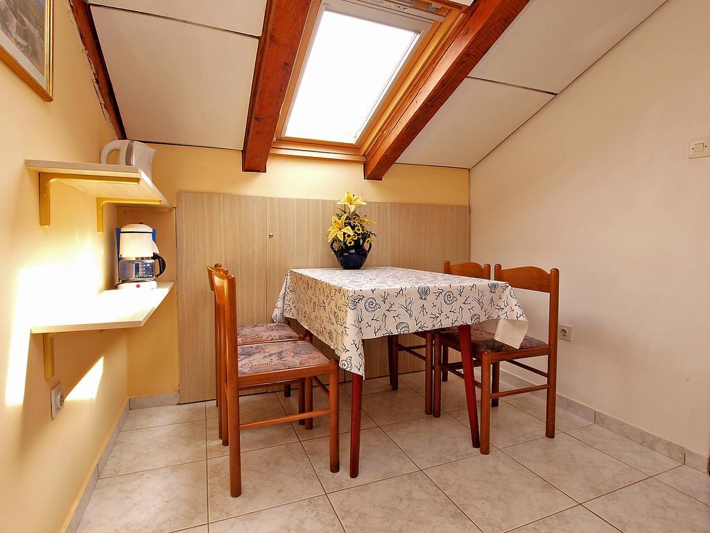 Apartments Biskupije 810 Медулин Экстерьер фото